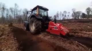 Valtra im forst