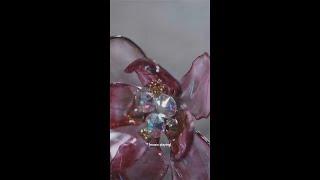 can we just say these flowers are so shiny and so beautiful @nelconeco  #flowers #diy #resinart