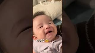 빙구웃음짓는 아기 #헤벌쭉 #기분조아 #존귀탱 #아기 #두두 #baby #육아브이로그 #육아일기 #신생아 #cute #귀여운아기 #cutebaby