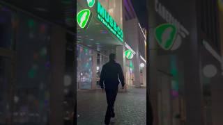 Пермь, магазин музыкальных инструментов.