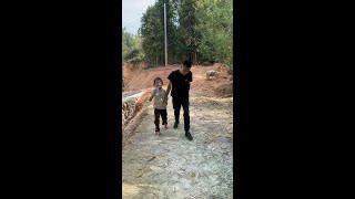 在小孩面前做这种事，真是太可耻了 #搞笑视频 #我的乡村生活 #一定要看到最后