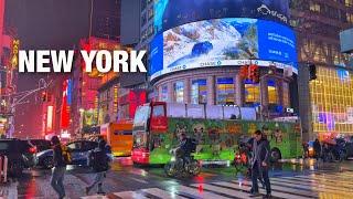 New York City LIVE Rainy Manhattan Christmas Walk 2024 on Wednesday (December 11, 2024)