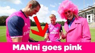 HSV in pink: Holtby und Lasogga nehmen Matze Knop auf den Arm