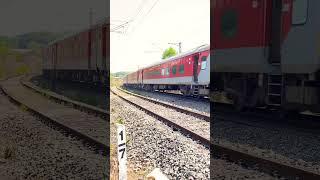 INDIAN TRAIN PASSING STATUS | #lhb #indianrailways #locopilot #wag9