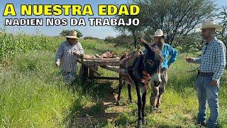 Esta Pareja De Esposos Trabajan La Tierra Para Vivir Y Salir Adelante.