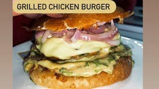 GRILLED CHEESY CHICKEN BURGER || MESSY STREET STYLE CHICKEN BURGER || MY COOKING ADDICTION ‍