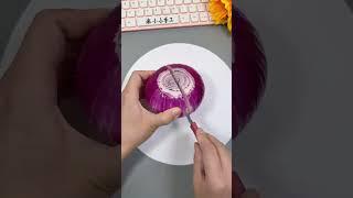 Make a beautiful flower with onion and try it out quickly. Parent-child handmade kindergarten ha