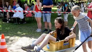 Гонки на тележках в Германии. Веселый семейный праздник Schubkarren Rallye Barther.