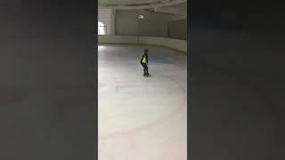 Ice skating for kids. Фигурное катание для детей