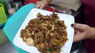 Today I ate the best fried kway teow noodles in Singapore! zion road food centre