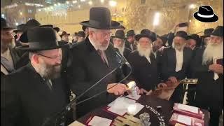 Chief Rabbi & Delegation of Shluchim Pray at Kotel