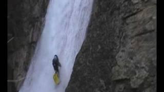 Kayaking a waterfall カヤックで滝を！！！