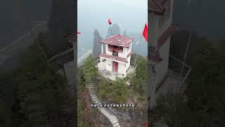 贵州印江岑图寺，矗立在孤峰之上，历经500多年历史屹立不倒，它究竟是何人所建呢？#历史古迹 #岑图寺 #悬崖之上 #古寺