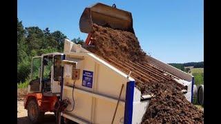 Boden sieben mit de BHS Baustoff-Recyclingsieb SBR 3 und Schaeff Lader