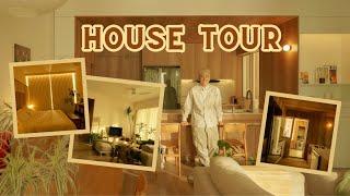 HOUSE TOUR - Cải tạo căn hộ sau 10 năm !!! Gạch ốp "nhà tắm công cộng" liệu có ổn ? // Dinology