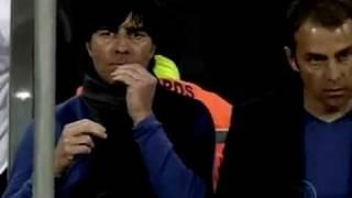 Joachim Löw frisst poppel. Bahhhhh Eckelhaft!