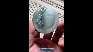 一念之间，心归翡翠。翡翠温润，似一念之善，照见本心；纷扰世间，唯有静念，方得清明。 #珠宝 #翡翠 #翡翠手鐲#玉佩 @longtengfeicui