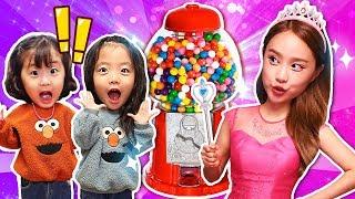 마법의 껌볼!? 뚜아뚜지와 마법 껌볼 뽑기놀이 pretend play