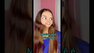 Criança comendo cola na escola/jujurossi jaqueline