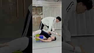 柔軟性強化の厳しい訓練