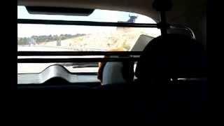 Funny Beagle barking in the car. ----  Beagle ladrando al toro de Osborne