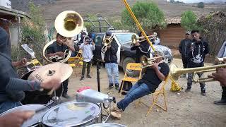 Tremendo MIX de musica pa Bailar y Pistear en un solo Jalón de esta banda de Buenavista Guerrero