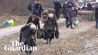 Ukrainians flee Irpin as president slams Russian shelling