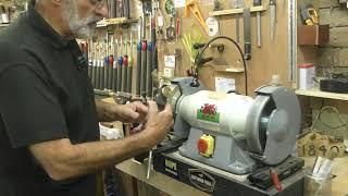 Woodturning - How To Reshape a Gouge to a Fingernail Grind