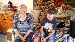 Life of an 89 year old grandma in a Romanian village. Cooking traditional