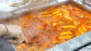 블랙핑크도 인정한 제주도 분식집! 줄서서 먹는 오일장 떡볶이 / korean popular snack tteokbokki, sundae / korean street food