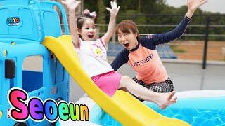 Playing in the water is the best when it is hot!! Seoeun's way to fight heat