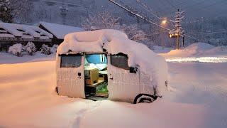 一晩で50cm!?豪雪地帯の白川郷で一夜を過ごす雪中車中泊