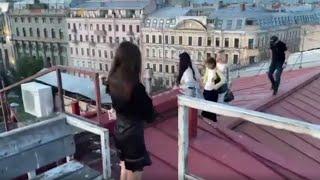 Клиенты борделя убегали от полиции по крышам домов