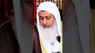 ما حكم المعيشة مع زوج لا يصلي ويسبّ الدين؟