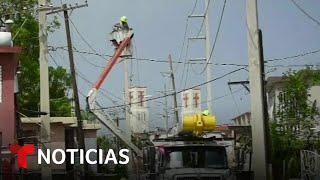 Abandono y huracanes mantienen a la red eléctrica boricua al borde del colapso | Noticias Telemundo