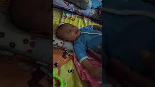 PERKEMBANGAN BAYI 3 BULAN (BAYI KETAWA TERBAHAK2)