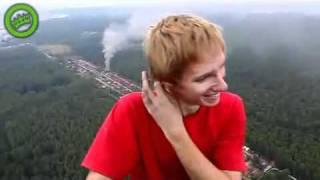 Crazy Russian dudes are not afraid of heights