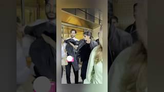 SRK's rude behavior with a fan for taking selfie !!!!!          #srk #shorts #trending #explore