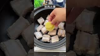 跟着黄磊老师做的排骨玉米菌菇汤，简单营养又好喝，赶紧试试吧！