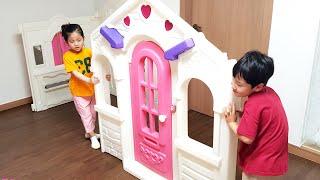Making Playground It's raining outside Seoeun made a fun playground at home