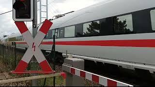 ICE in Stralsund auf dem Weg nach Ostseebad Binz auf Rügen 1.5.2022