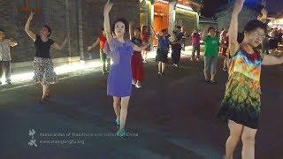 Women dancing the streets in the evenings - China Now