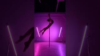 POLE DANCE spin on dynamic pole #poledance #motivation #poletricks #polesport #polefitness