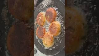 Aalu tikki at home #food #snacks #shorts #cooking #homemade #foodie #viralrecipe #recipe #ytshorts