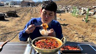 ​Korean food eating show, Saury kimchi stew in the field. (English subtitles available)​​