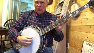 Start to play the banjo.