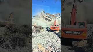 Excavator #excavator #truck #car #hitachi #doosan #construction #shorts