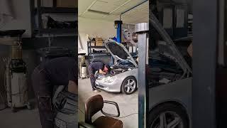 Montagmorgen in der Werkstatt: Mercedes SL R230 Reparaturen und Wartung