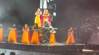 Diljit Sings “Choli Ke Piche Kya Hai” Live!!!