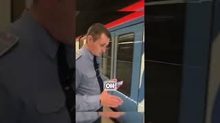 ПОЧЕМУ люди падают НА РЕЛЬСЫ в метро? @PROMETRO #shorts #машинистметро #метро